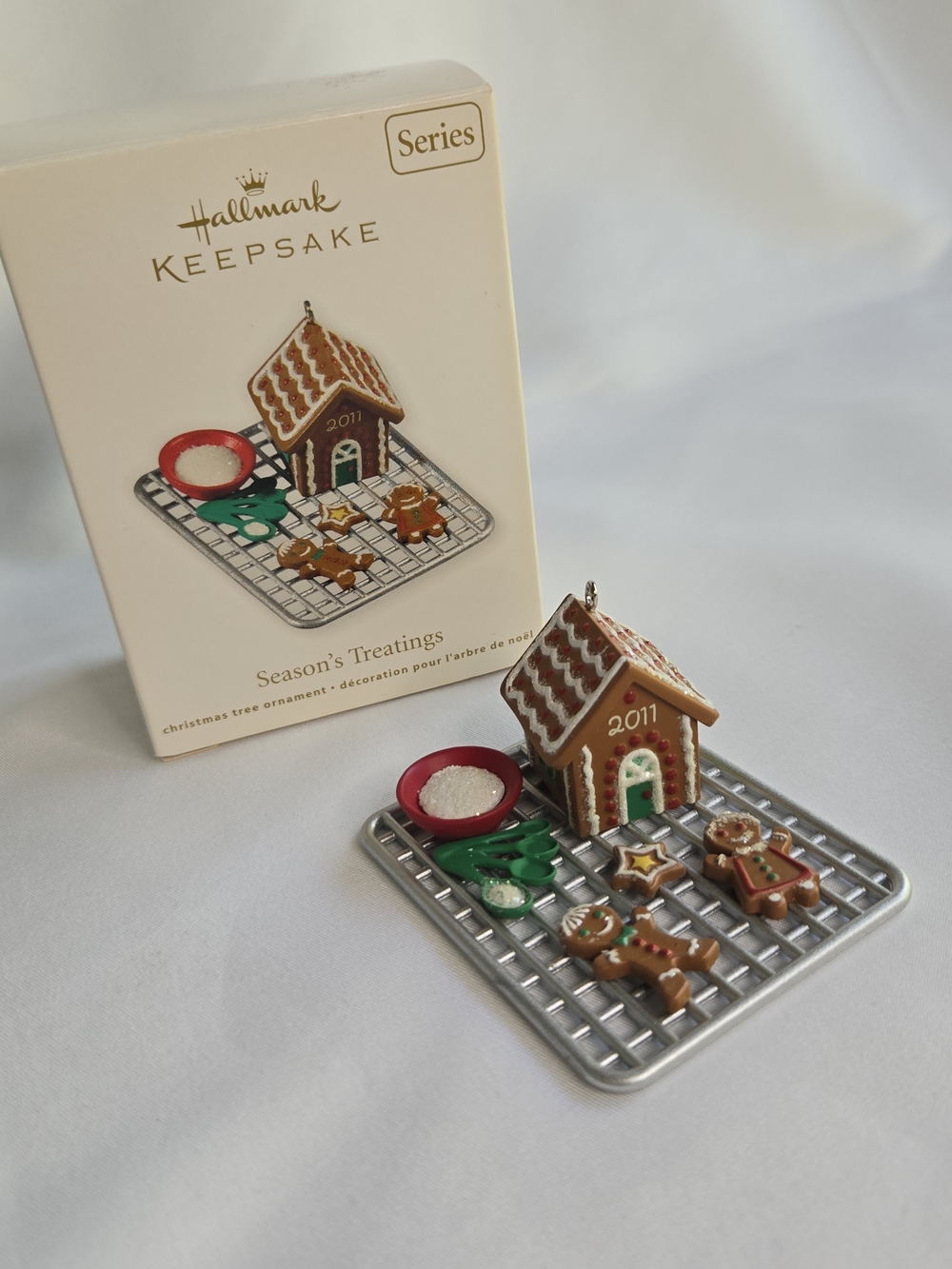 Season's Treatings Hallmark Christmas Ornament Baking Gingerbread Man 2011 Box